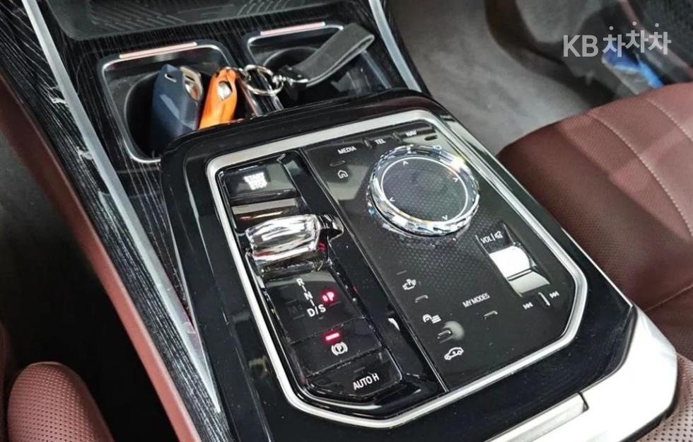BMW 7er — miniaturë 9