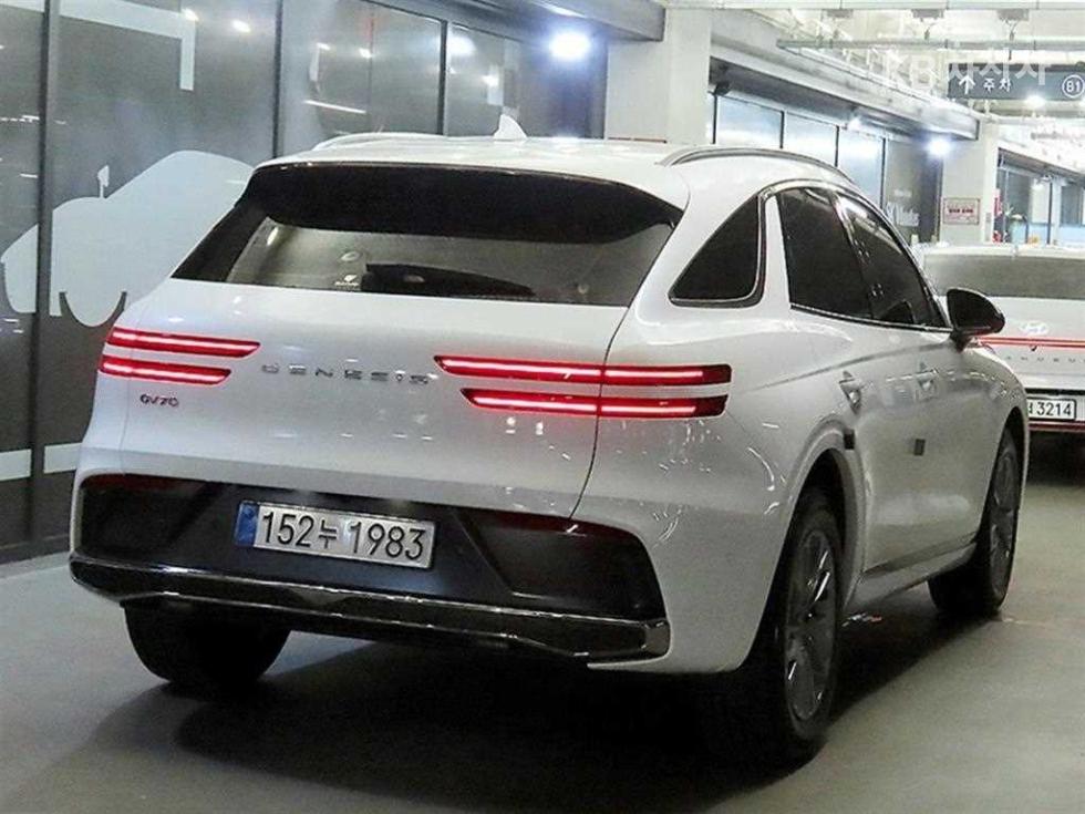 2025 Genesis GV70 photo