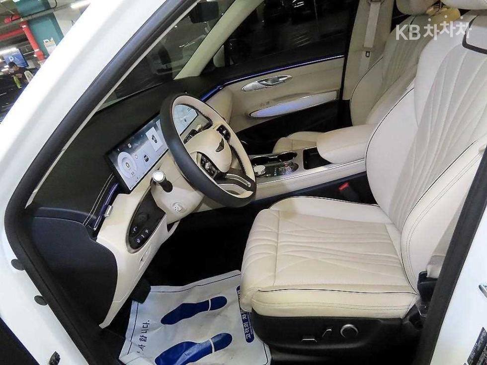 2025 Genesis GV70 photo