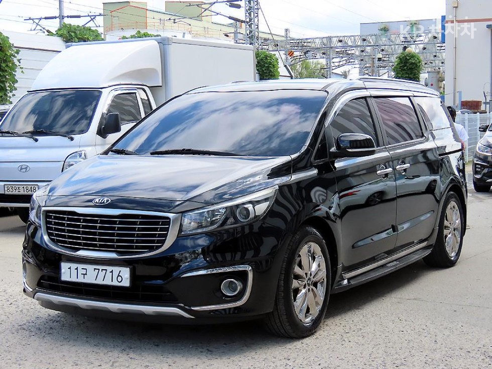 Kia Carnival — miniaturë 2
