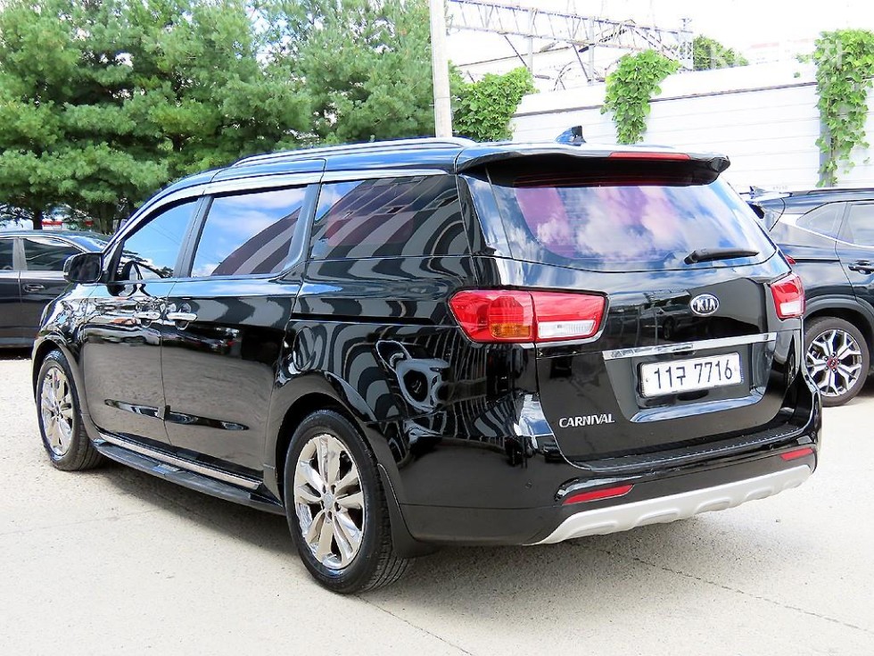 Kia Carnival — miniaturë 3