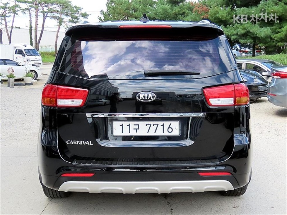 Kia Carnival — miniaturë 4