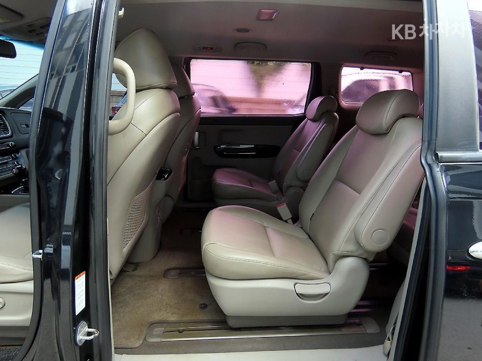 Kia Carnival — miniaturë 6