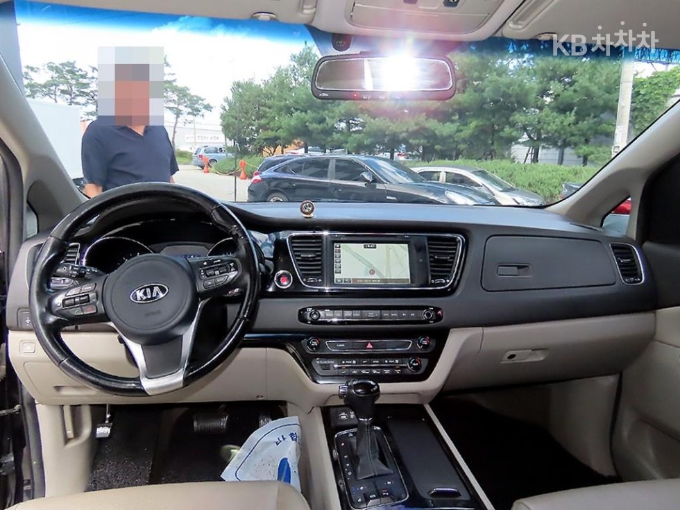 Kia Carnival — miniaturë 8