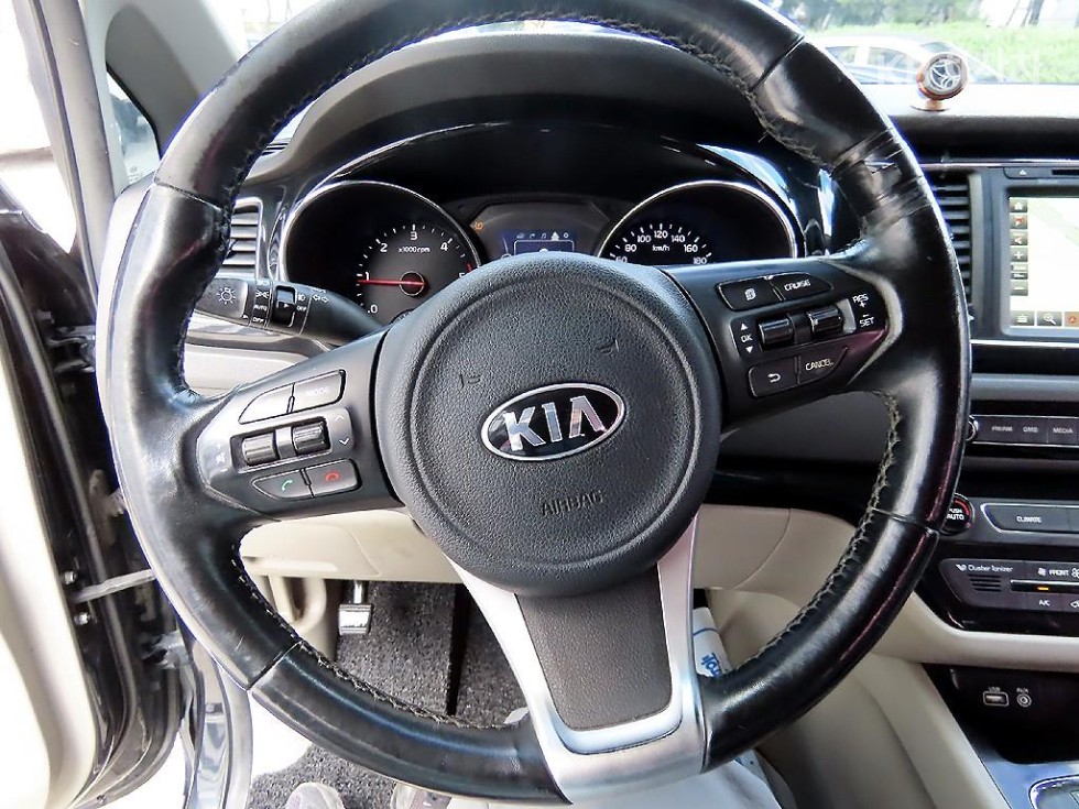 Kia Carnival — miniaturë 9