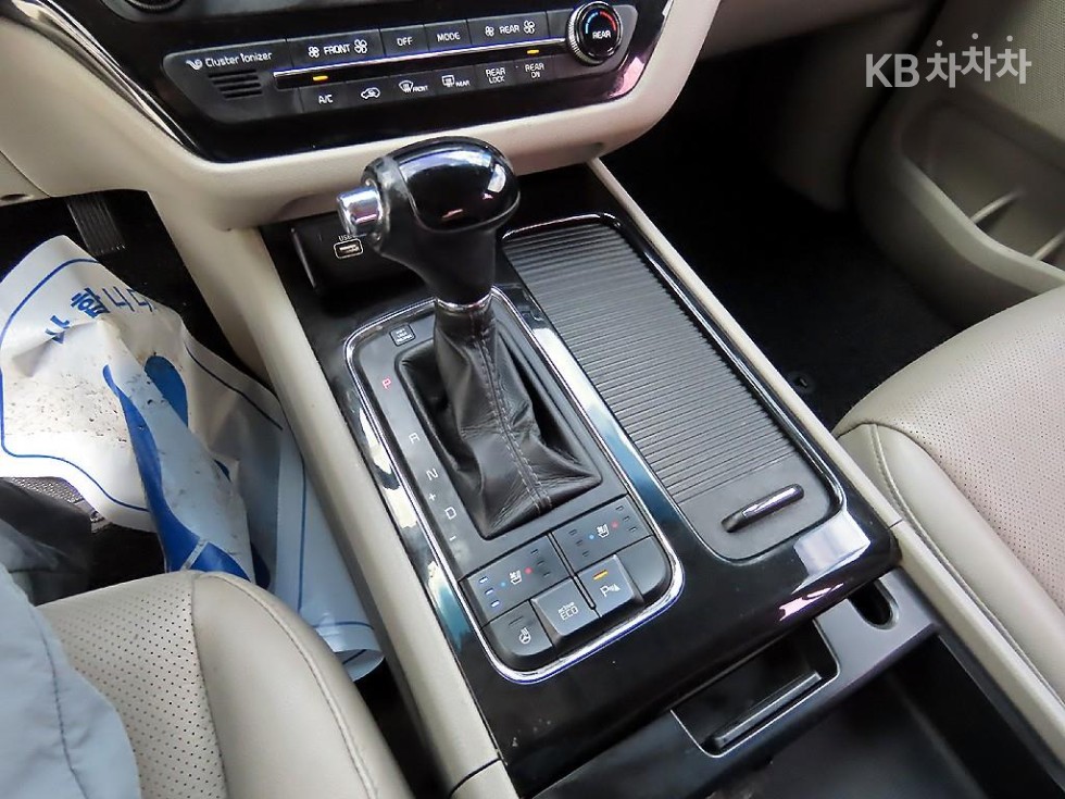 Kia Carnival — miniaturë 11