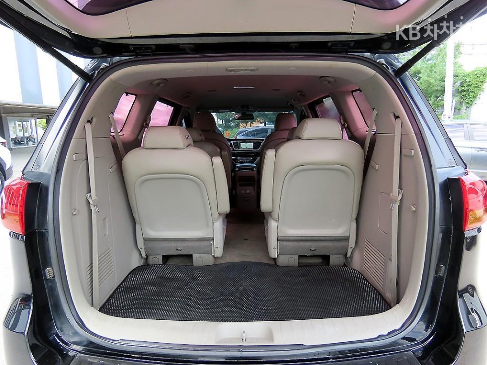 Kia Carnival — miniaturë 17