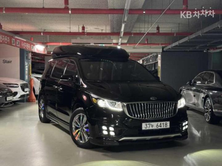Kia Carnival 9-seater Hi-Limousine Noblesse — foto 1