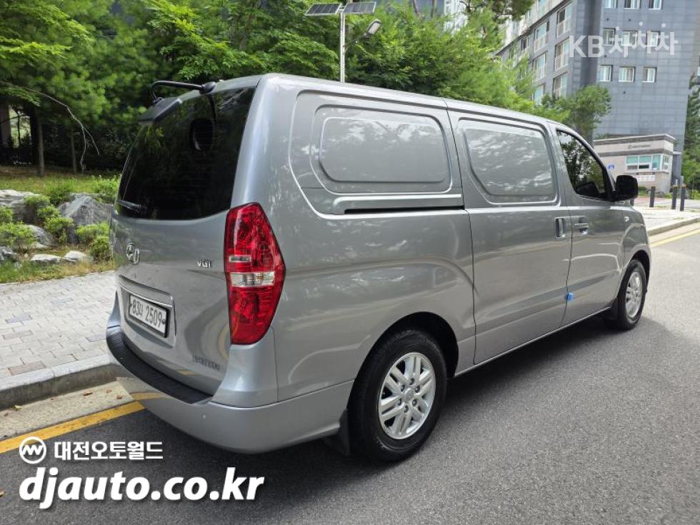 Hyundai Starex — miniaturë 18