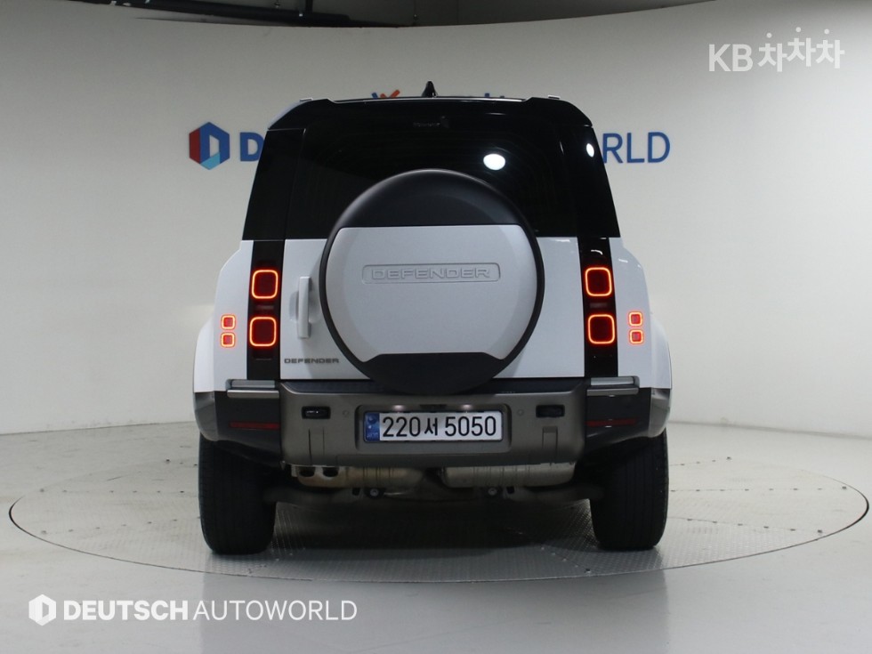 Land Rover Defender — miniaturë 4
