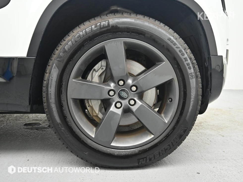 Land Rover Defender — miniaturë 5