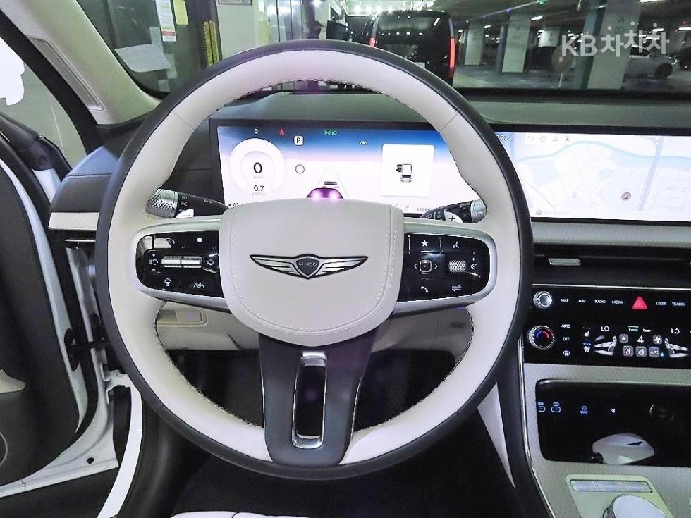 2025 Genesis GV80 photo