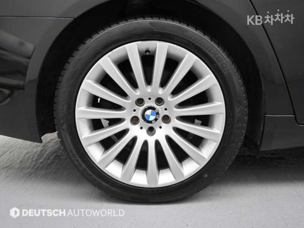 2010 BMW BMW 7 photo