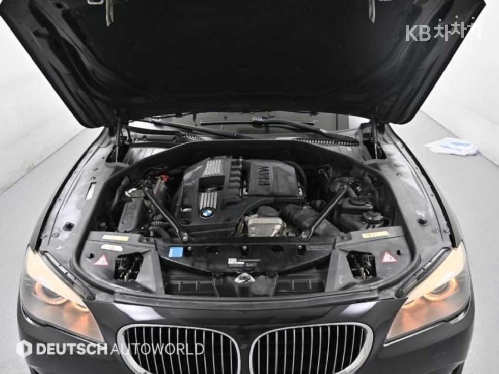 2010 BMW BMW 7 photo