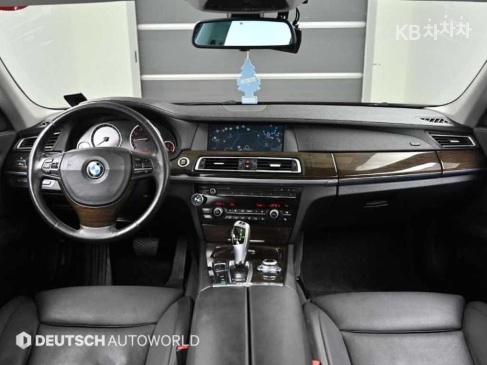 2010 BMW BMW 7 photo