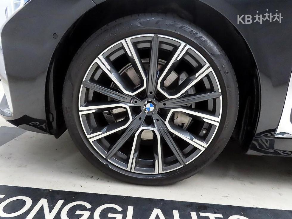 2022 BMW BMW 7 (G11) photo