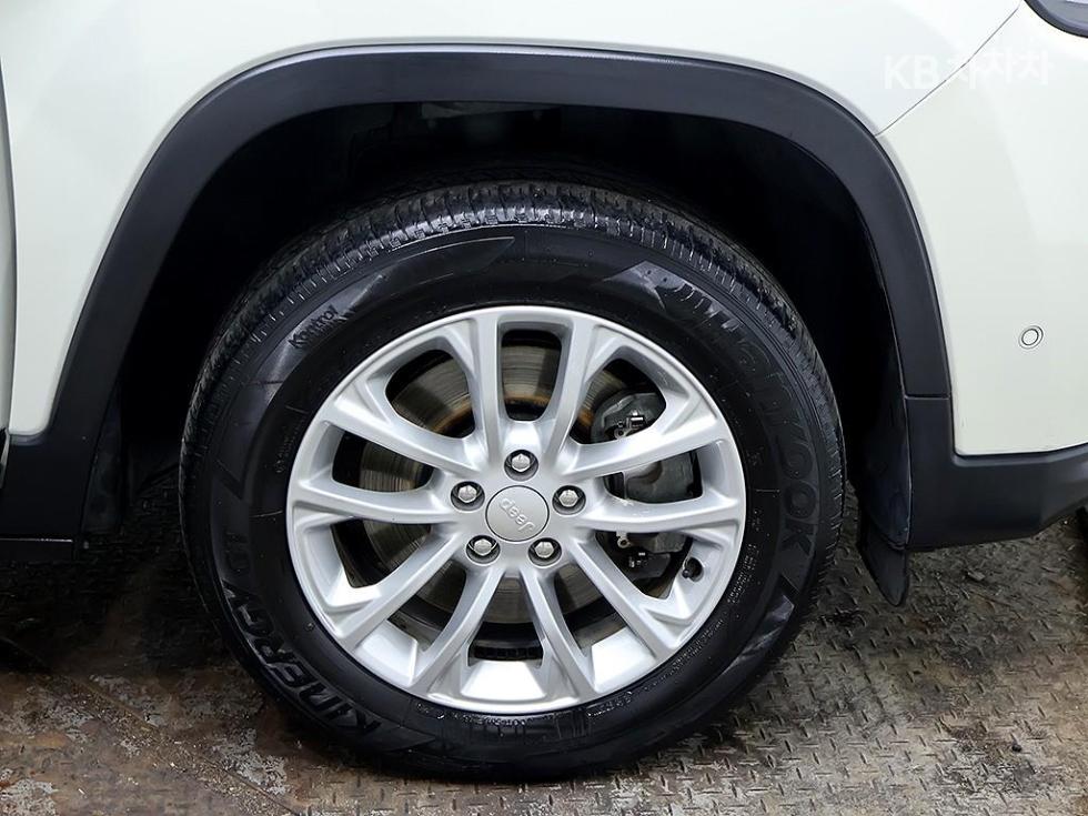 Jeep Cherokee — miniaturë 8