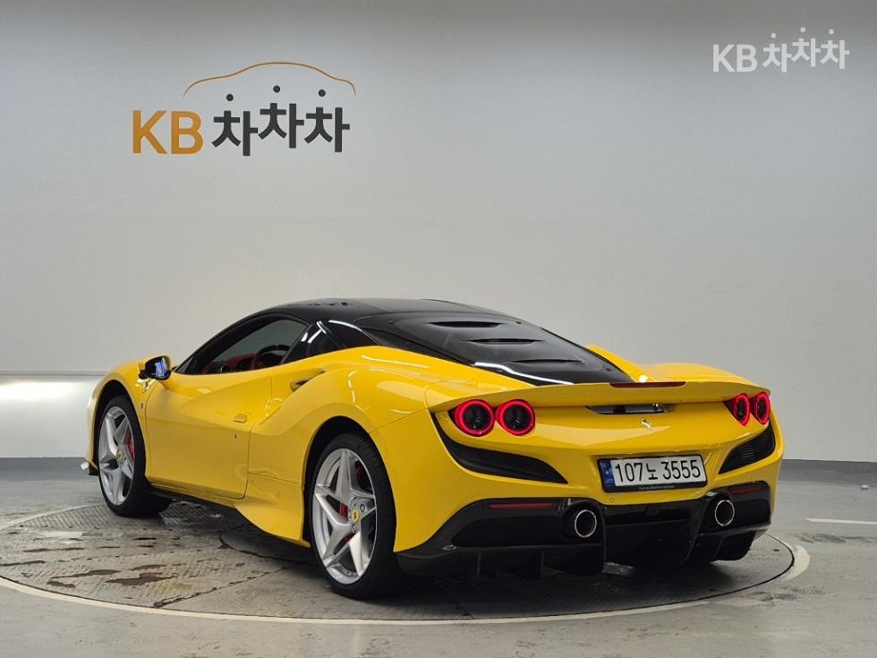 Ferrari F8 Tributo — miniaturë 2