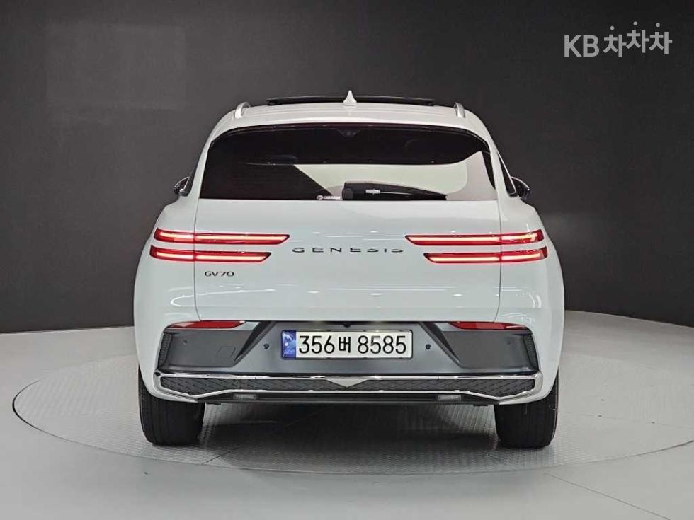 2025 Genesis GV70 photo