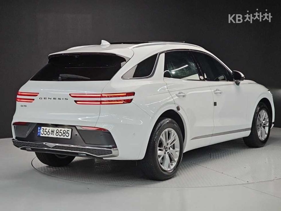 2025 Genesis GV70 photo