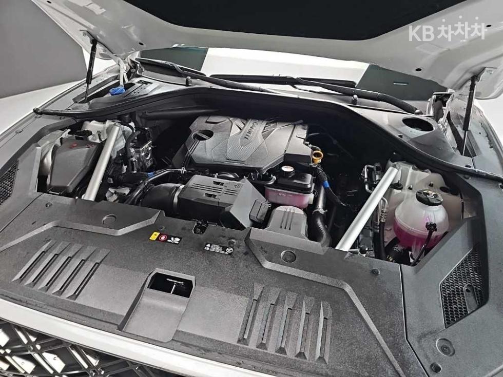 2025 Genesis GV70 photo
