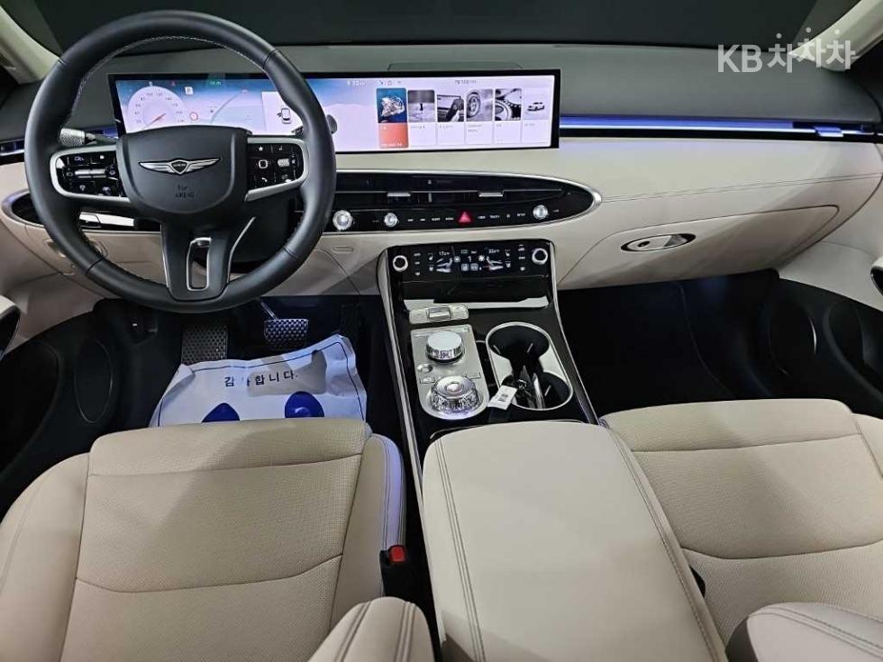 2025 Genesis GV70 photo