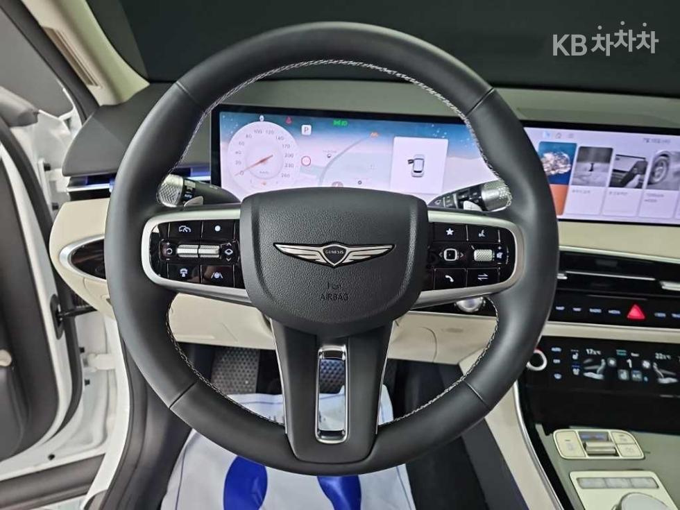 2025 Genesis GV70 photo