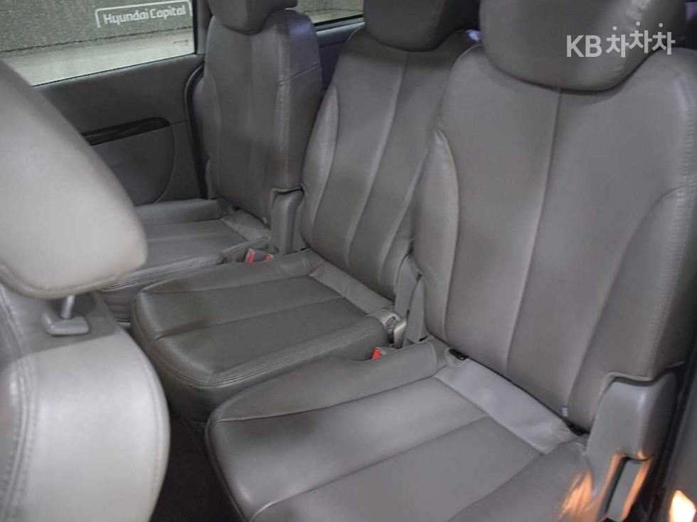 Kia Carnival — miniaturë 5