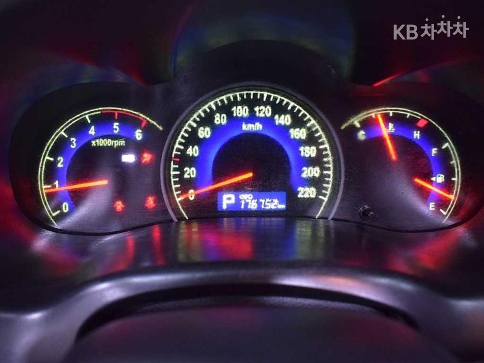 Kia Carnival — miniaturë 9