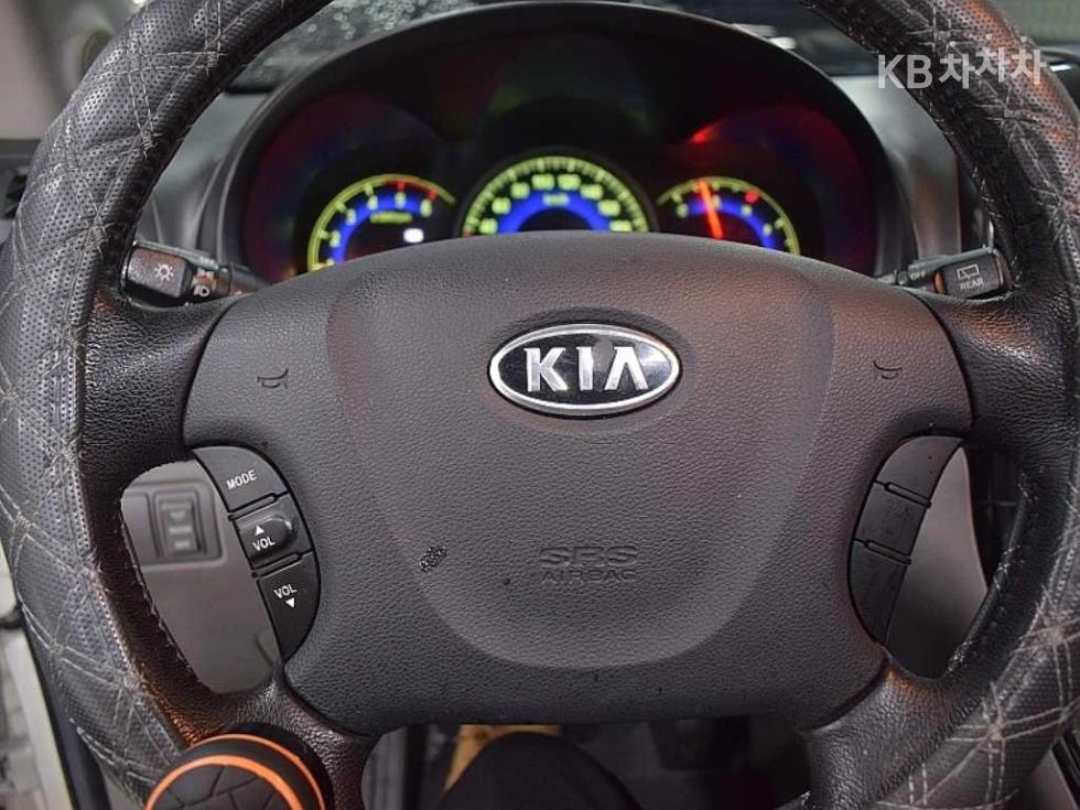 Kia Carnival — miniaturë 10