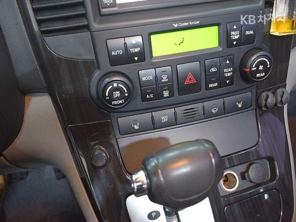 Kia Carnival — miniaturë 15