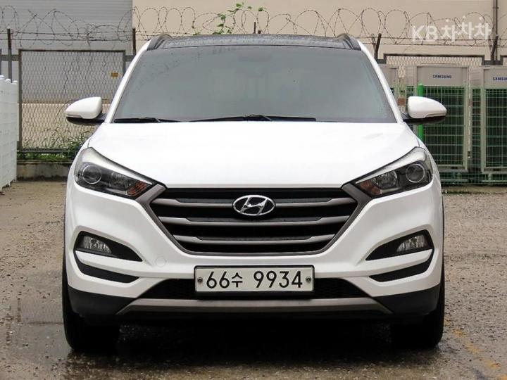 Hyundai Tucson 디젤(e-VGT UⅡ)1.7 2WD — foto 1