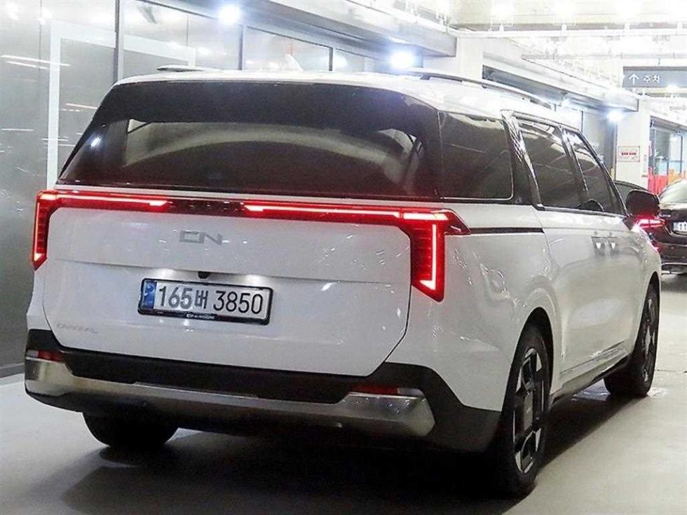 2024 Kia 4 photo
