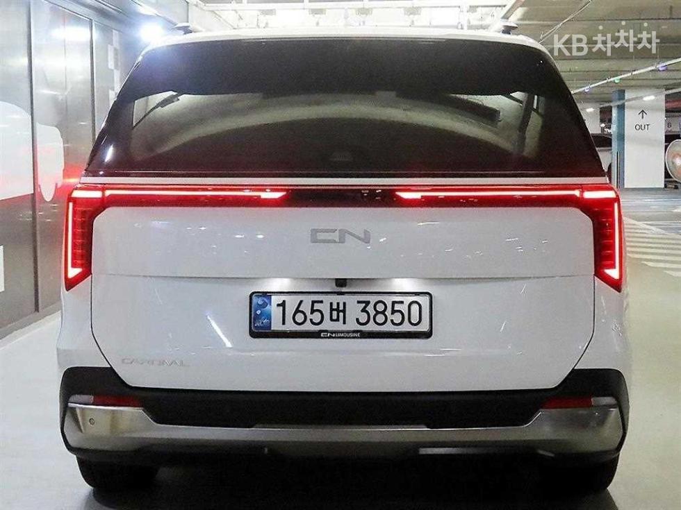 2024 Kia 4 photo