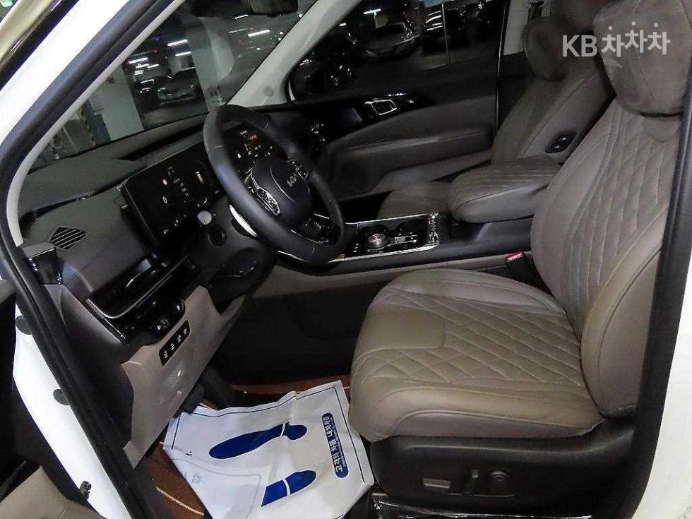 2024 Kia 4 photo