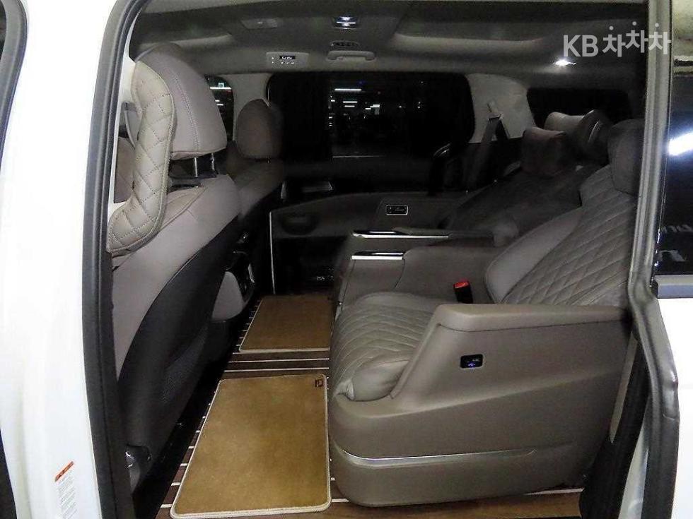 2024 Kia 4 photo