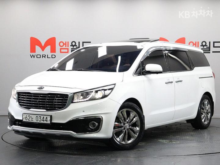 Kia Carnival 9-Seater Diesel — foto 1