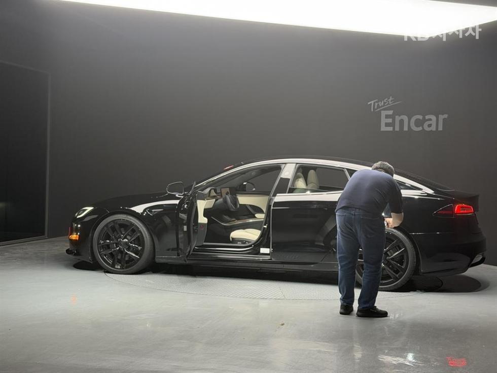 Tesla Model S — miniaturë 17