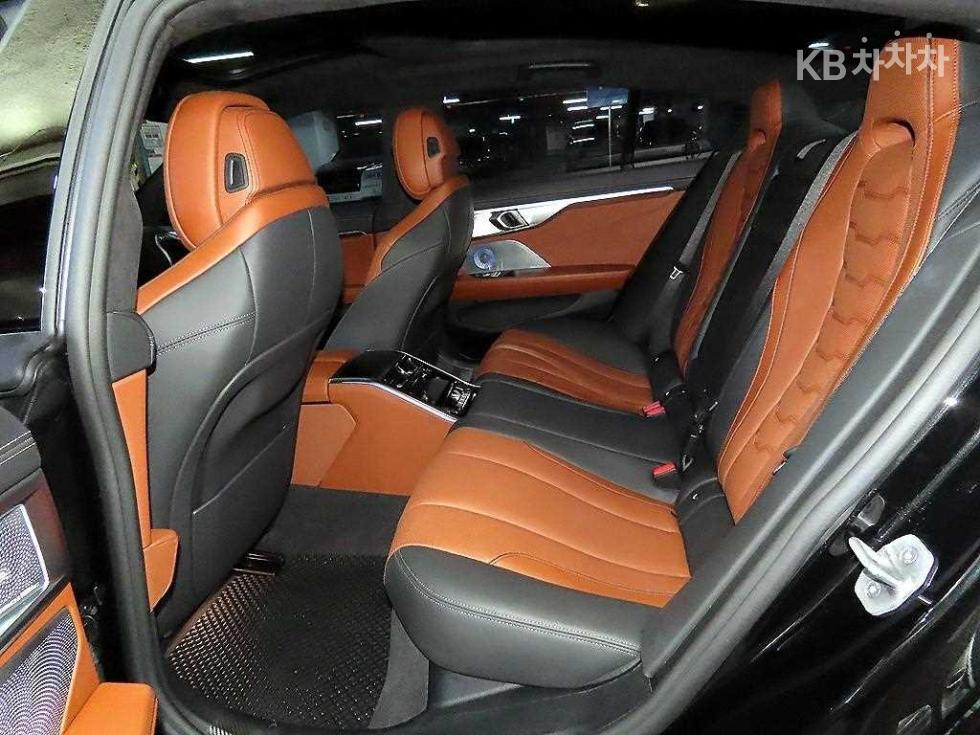 2024 BMW BMW 8 (G15) photo