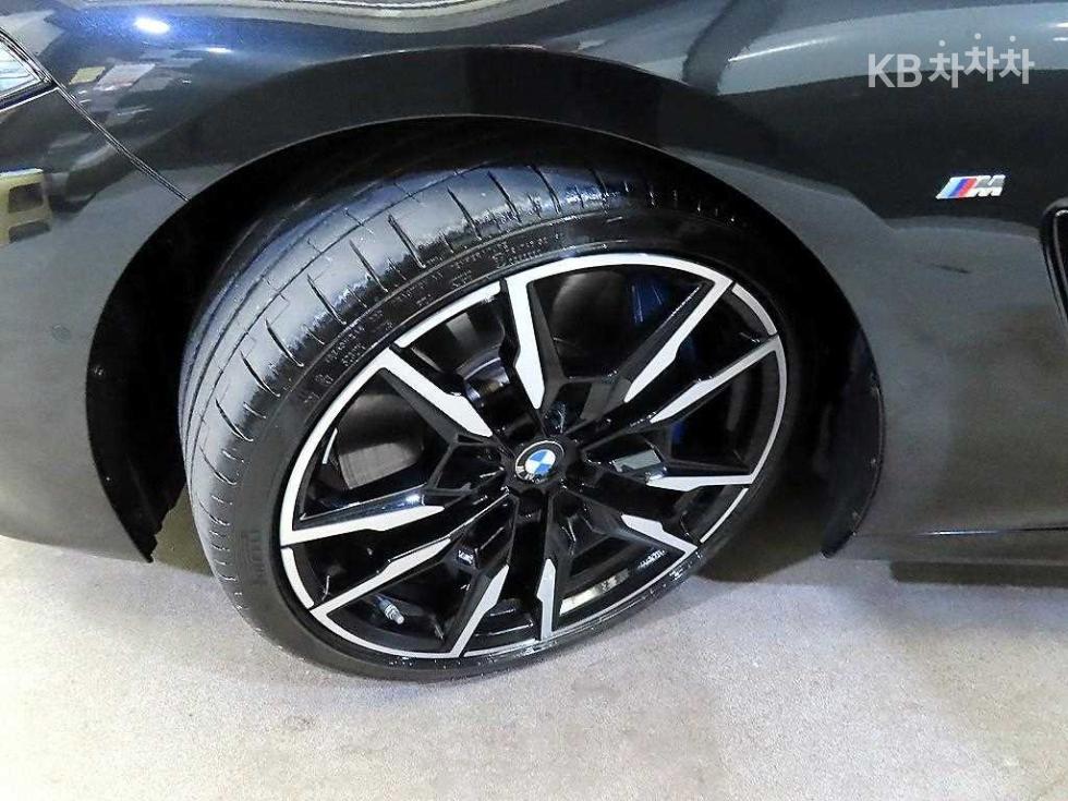 2024 BMW BMW 8 (G15) photo