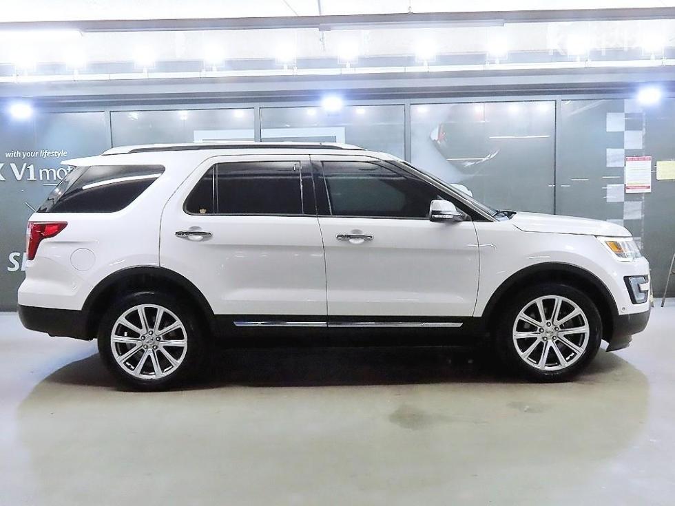 Ford Explorer — miniaturë 3