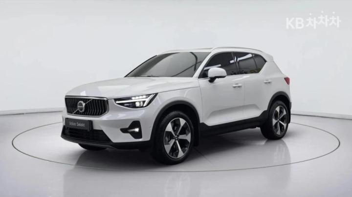 Volvo XC40 B4 AWD — foto 1