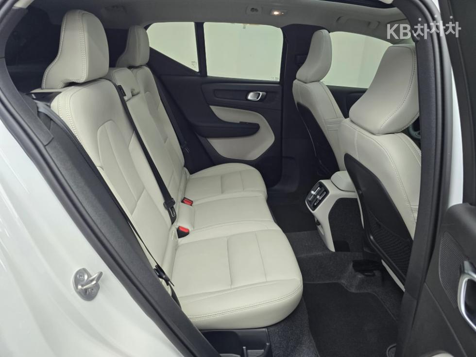 Volvo XC40 — miniaturë 11