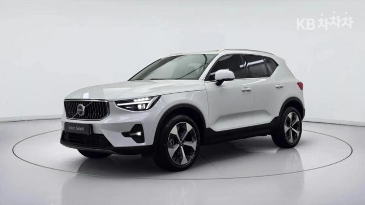 Volvo XC40 B4 AWD — foto 1