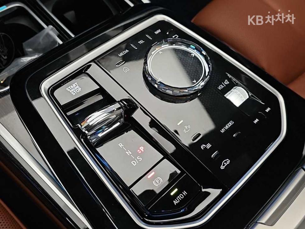 BMW 7er — miniaturë 8