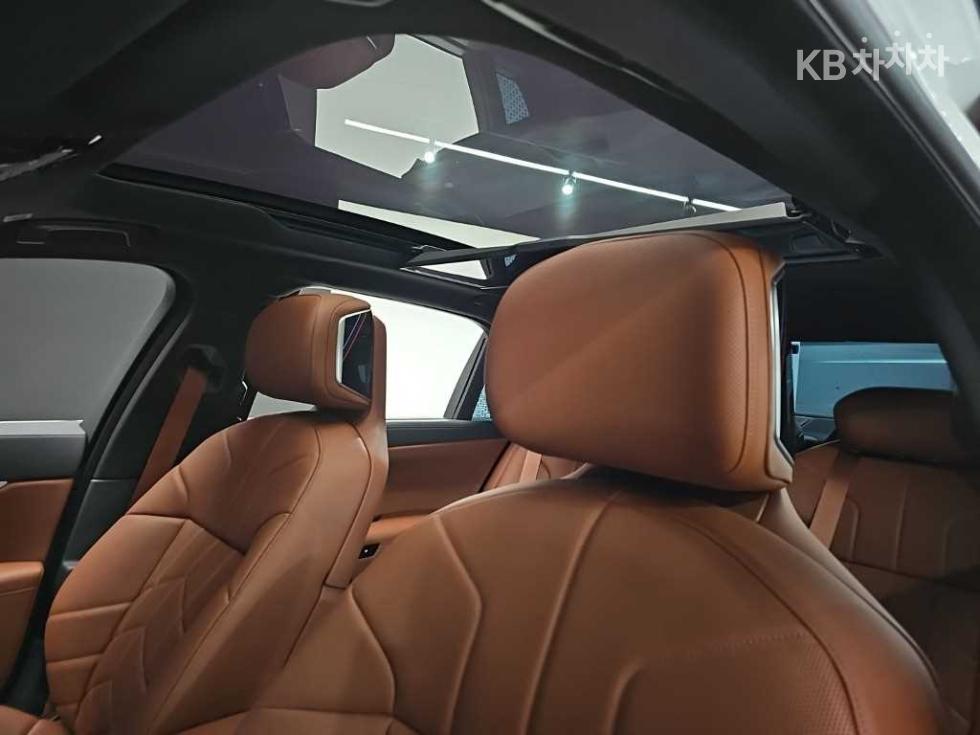 BMW 7er — miniaturë 13