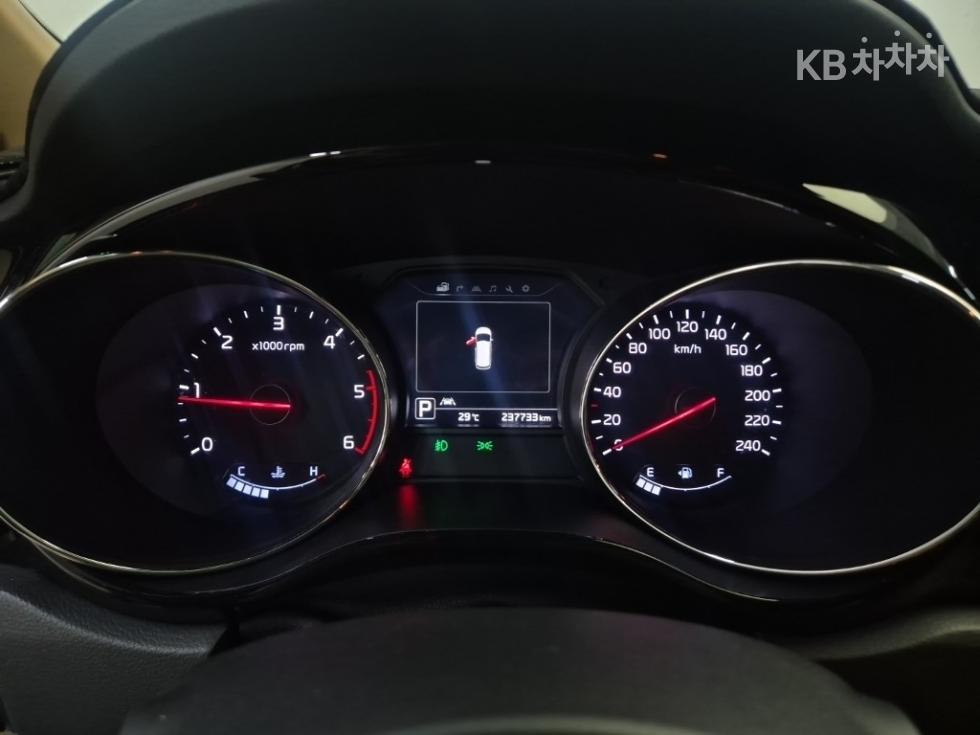 Kia Carnival — miniaturë 6