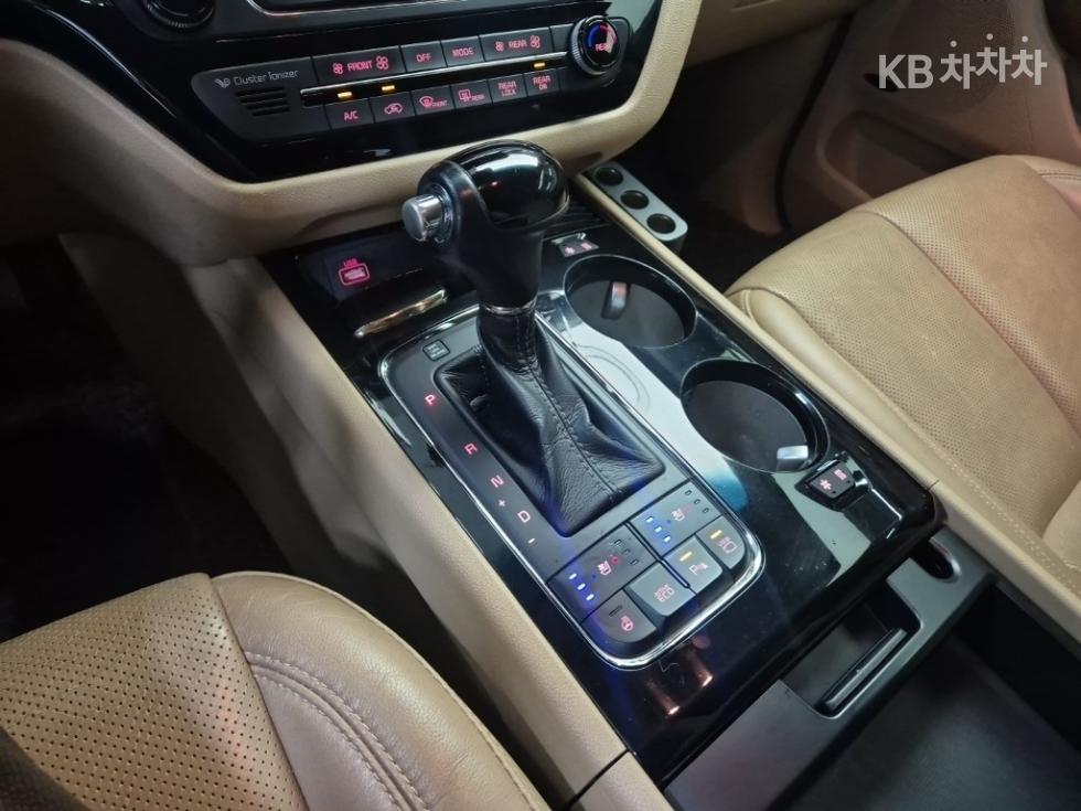Kia Carnival — miniaturë 8