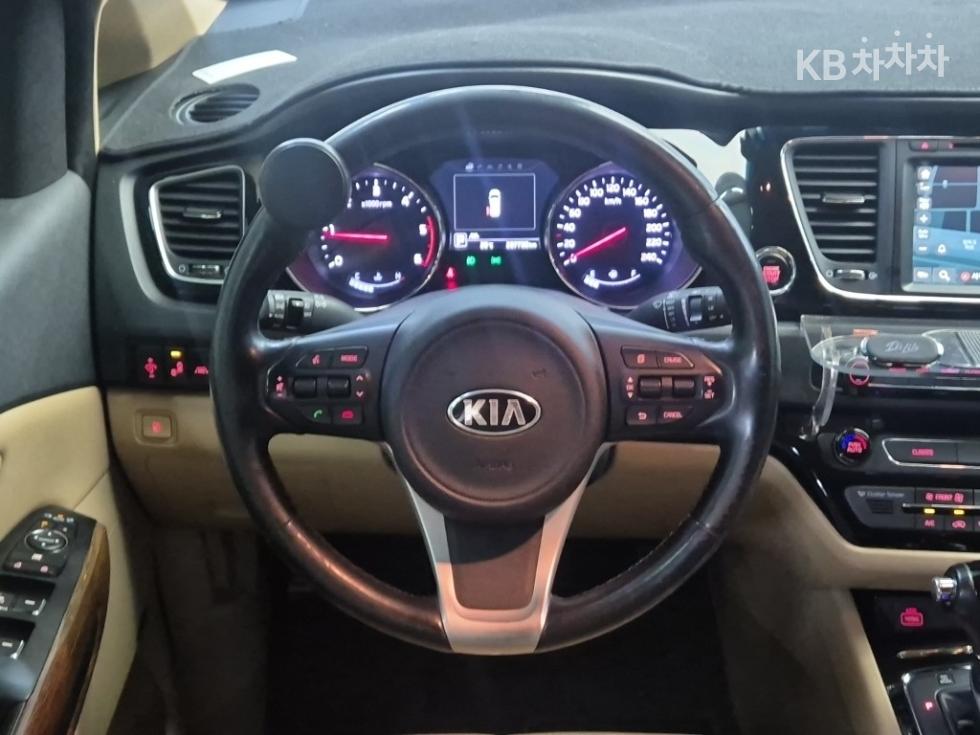 Kia Carnival — miniaturë 9
