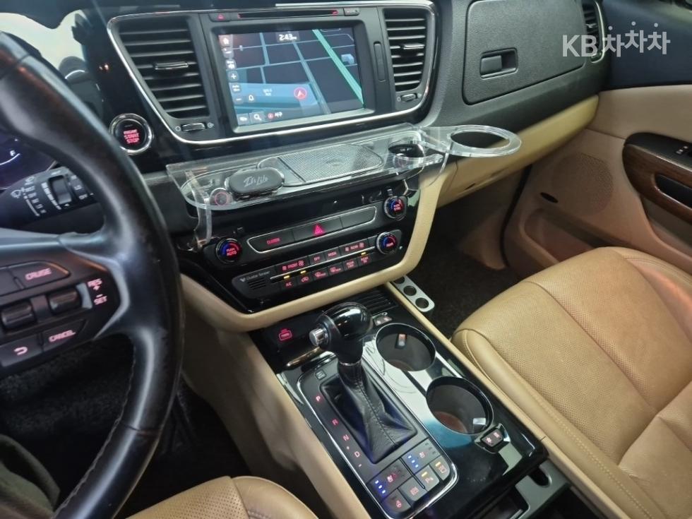 Kia Carnival — miniaturë 10